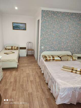 Гостевой дом Лада Поповка Трехместный номер «Комфорт» с душем-7