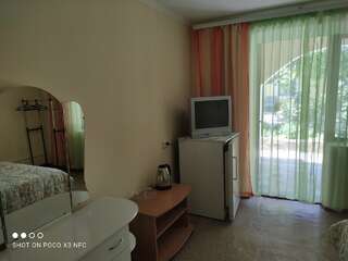 Гостевой дом Лада Поповка Трехместный номер «Комфорт» с душем-13