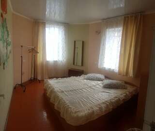 Гостевой дом Лада Поповка Роскошный четырехместный номер-13