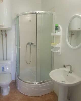 Гостевой дом Лада Поповка Улучшенный семейный номер-4