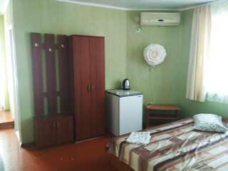 Гостевой дом Лада Поповка Роскошный четырехместный номер-3