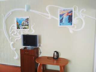 Гостевой дом Лада Поповка Роскошный четырехместный номер-7