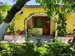 Гостевой дом Лада Поповка Трехместный номер «Комфорт» с душем-1