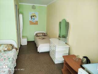 Гостевой дом Лада Поповка Трехместный номер «Комфорт» с душем-5