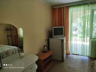 Гостевой дом Лада Поповка Трехместный номер «Комфорт» с душем-2