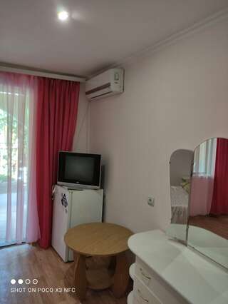 Гостевой дом Лада Поповка Трехместный номер «Комфорт» с душем-8